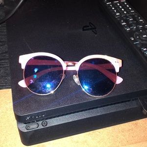 pink sunglasses